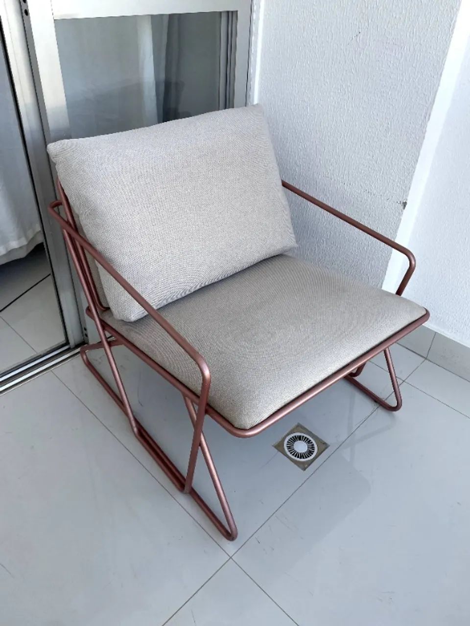 2 Poltronas linho e base metal