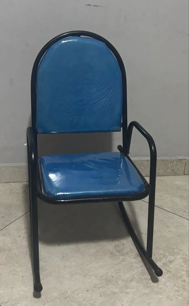 Vendo cadeira de balanço infantil azul 