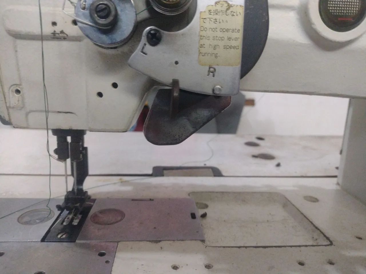 Máquina de costura 2 agulhas 