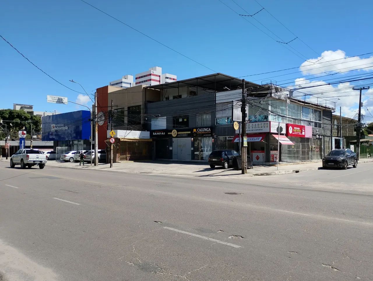 Alugo lojas em área comercial