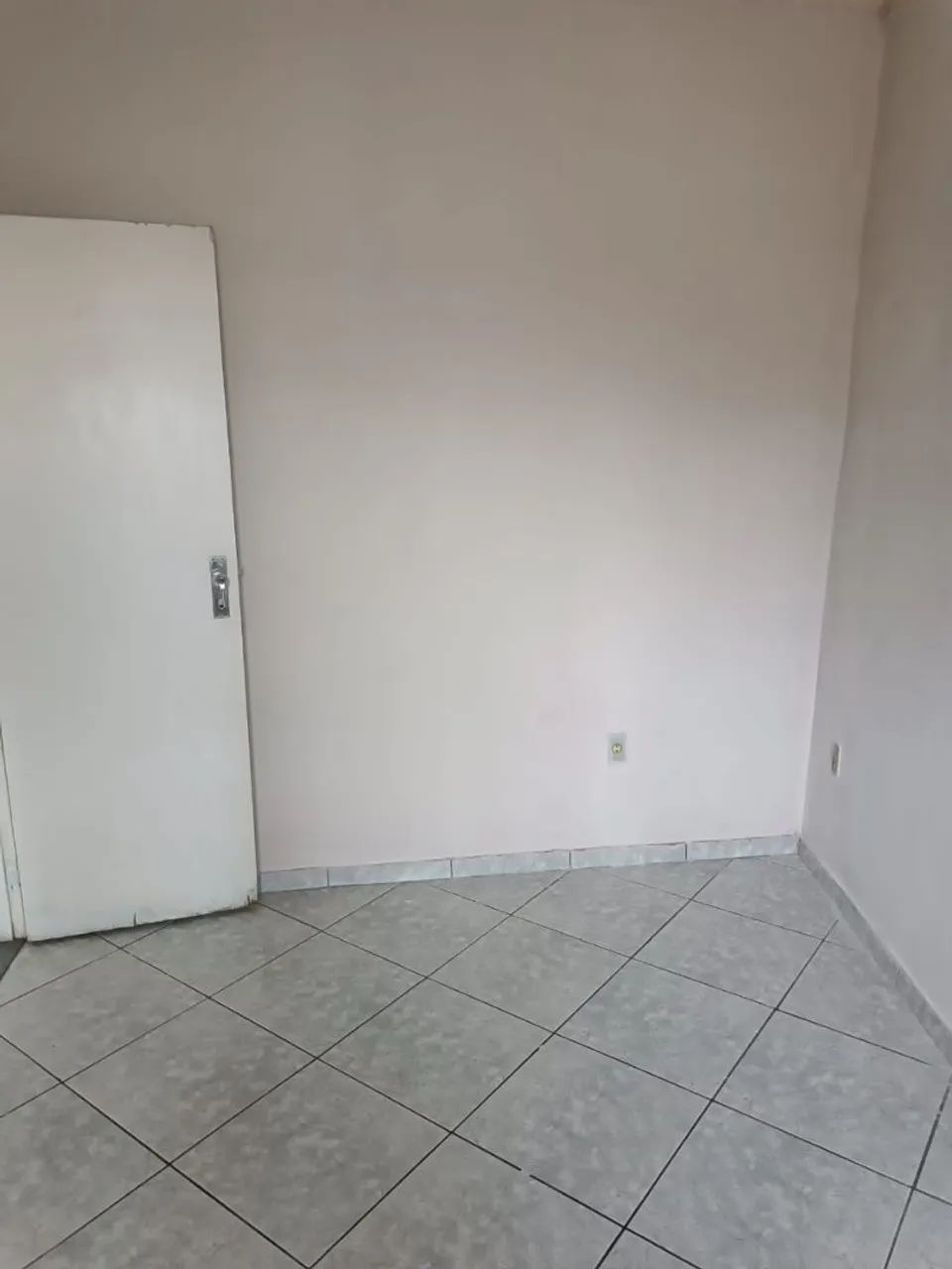 Vendo casa ao lado da praça do Valqueire  - Foto 5