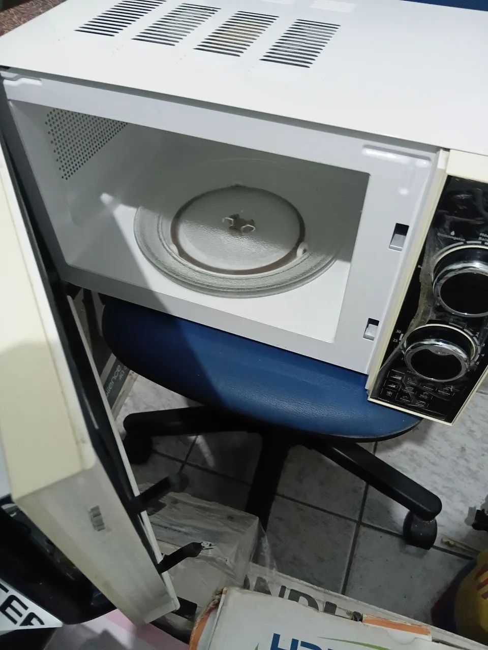 Micro-ondas Philco 20 litros  branco em ótimo funcionamento. - Foto 3