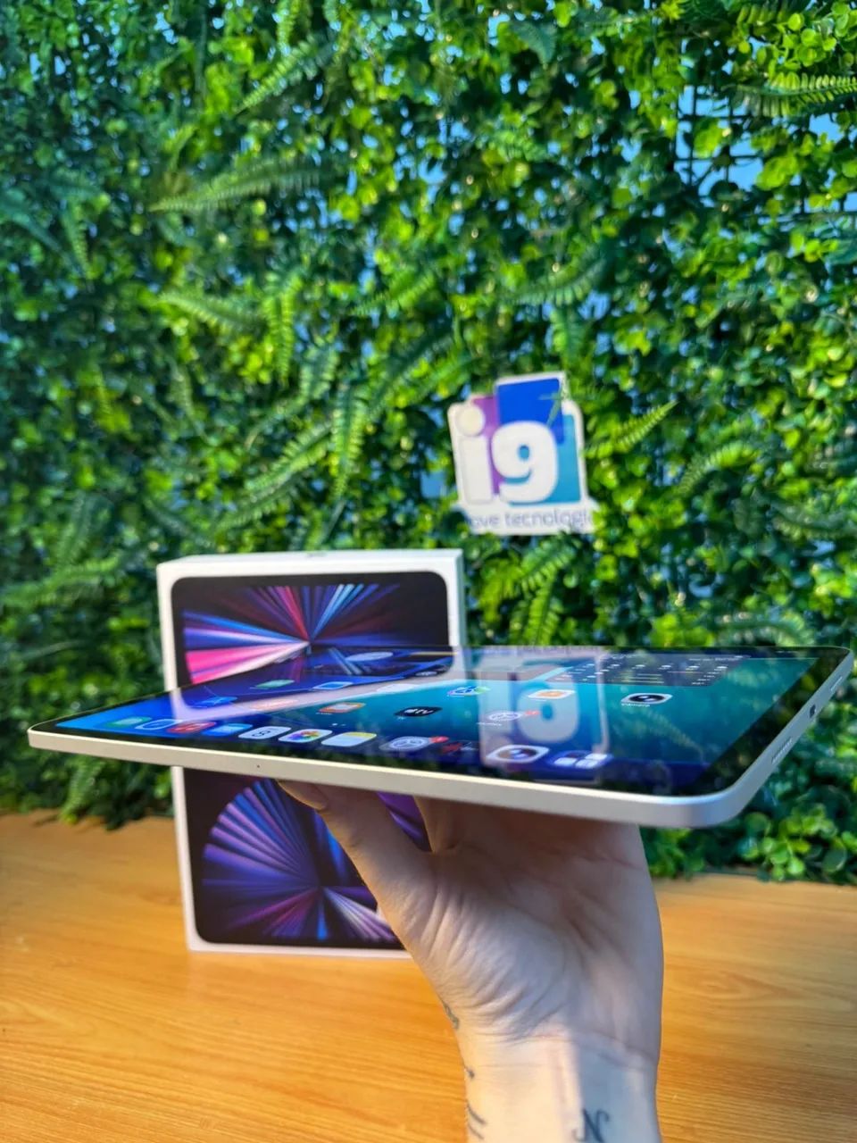 iPad Pro (Wi-Fi) 3° geração MHQV3FD/A Chip M1 256GB Cor Silver 11
