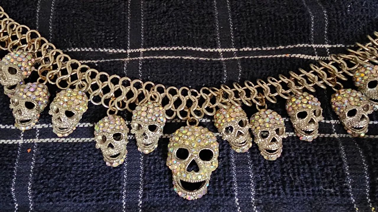 Colar caveiras strass boreaux - Foto 3