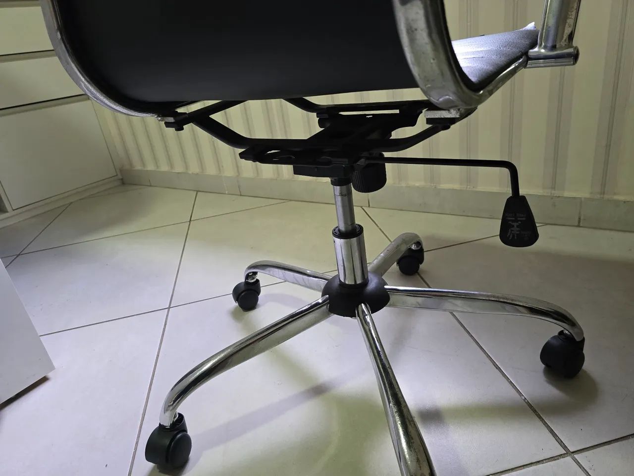 Cadeira Escritorio Executiva em Couro - Foto 4