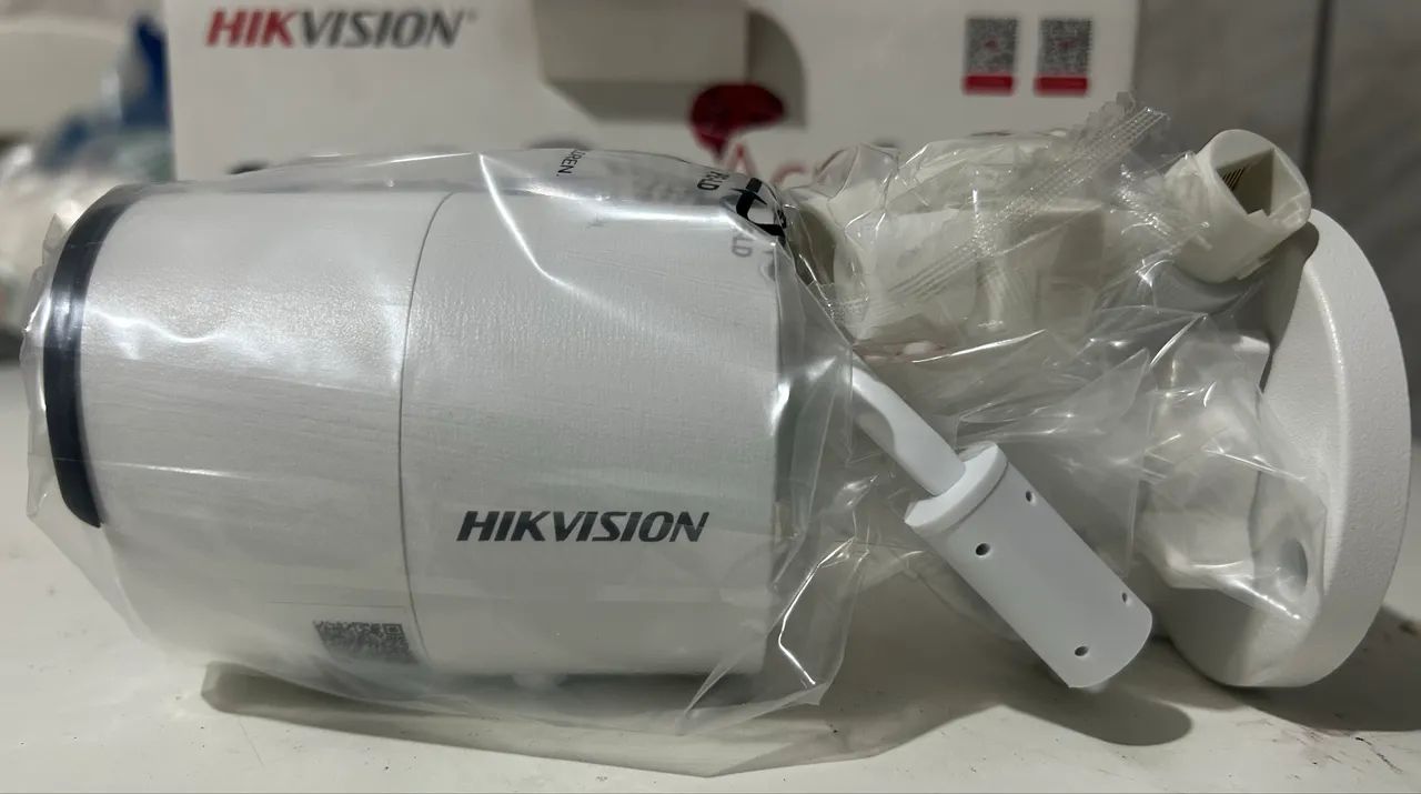 Câmera hikvison DS-2cd2043G2-i