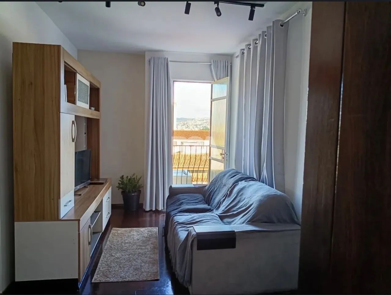 APARTAMENTO COM 3 QUARTOS (E DCE) E 1 VAGA  SAGRADA FAMÍLIA