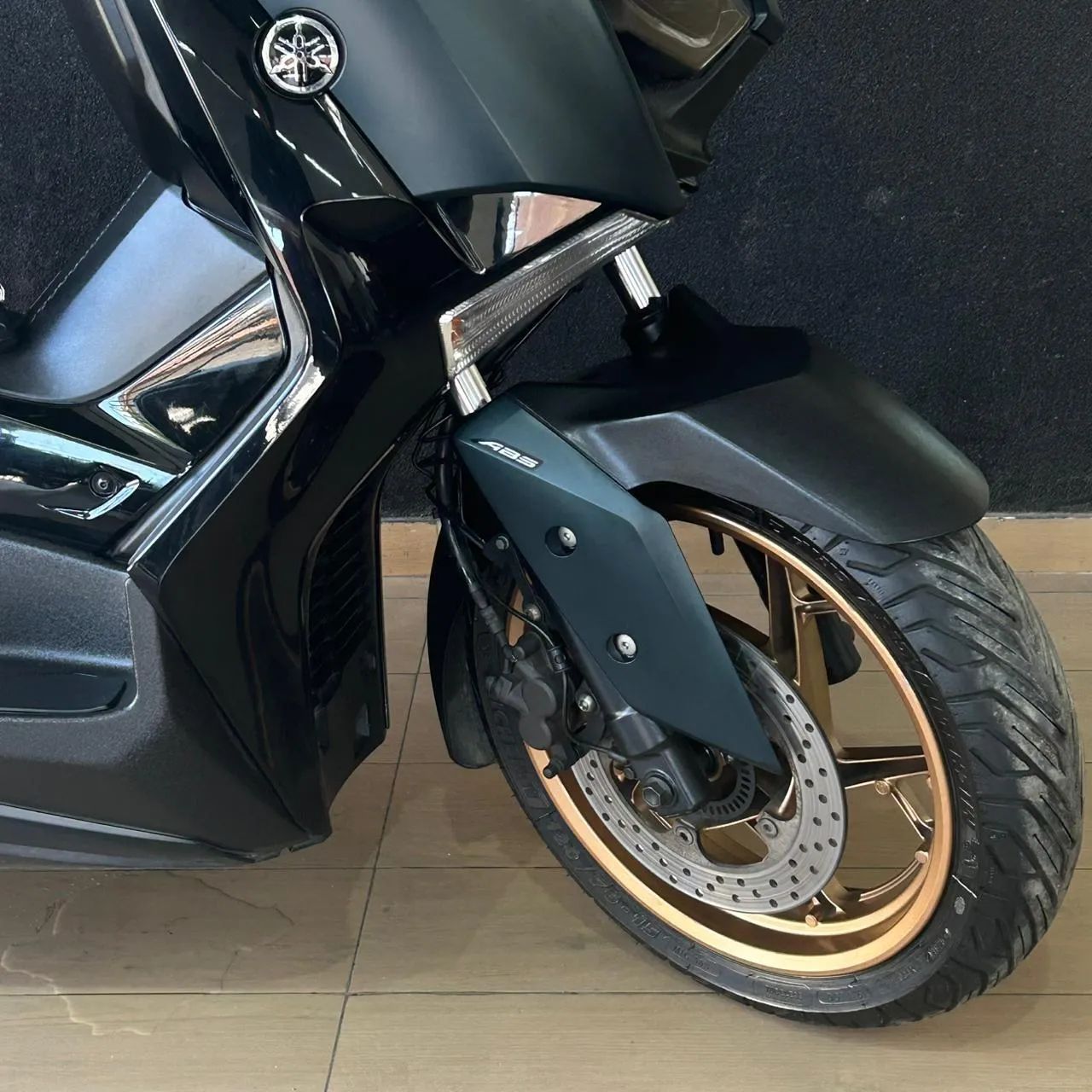 YAMAHA XMAX 250 2024 - Foto 3
