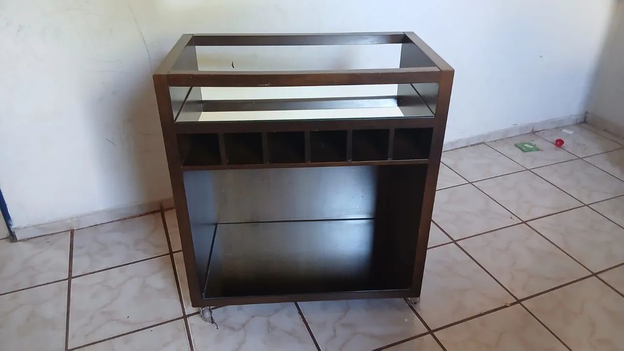 Adega móvel 