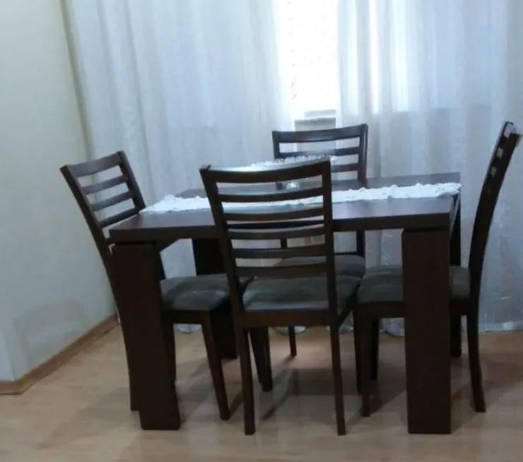 Mesa 4 cadeiras 400 reais 