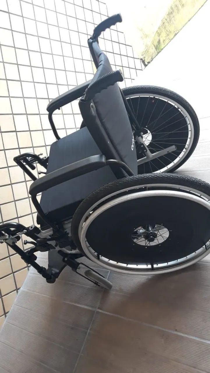 Vende-se cadeira de rodas. - Foto 2