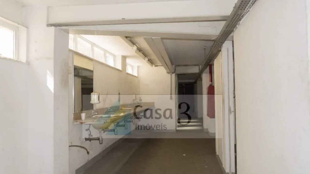 Prédio comercial, muitas salas,15 bnhs, elevador social e de carga, sist de incendio - Foto 4