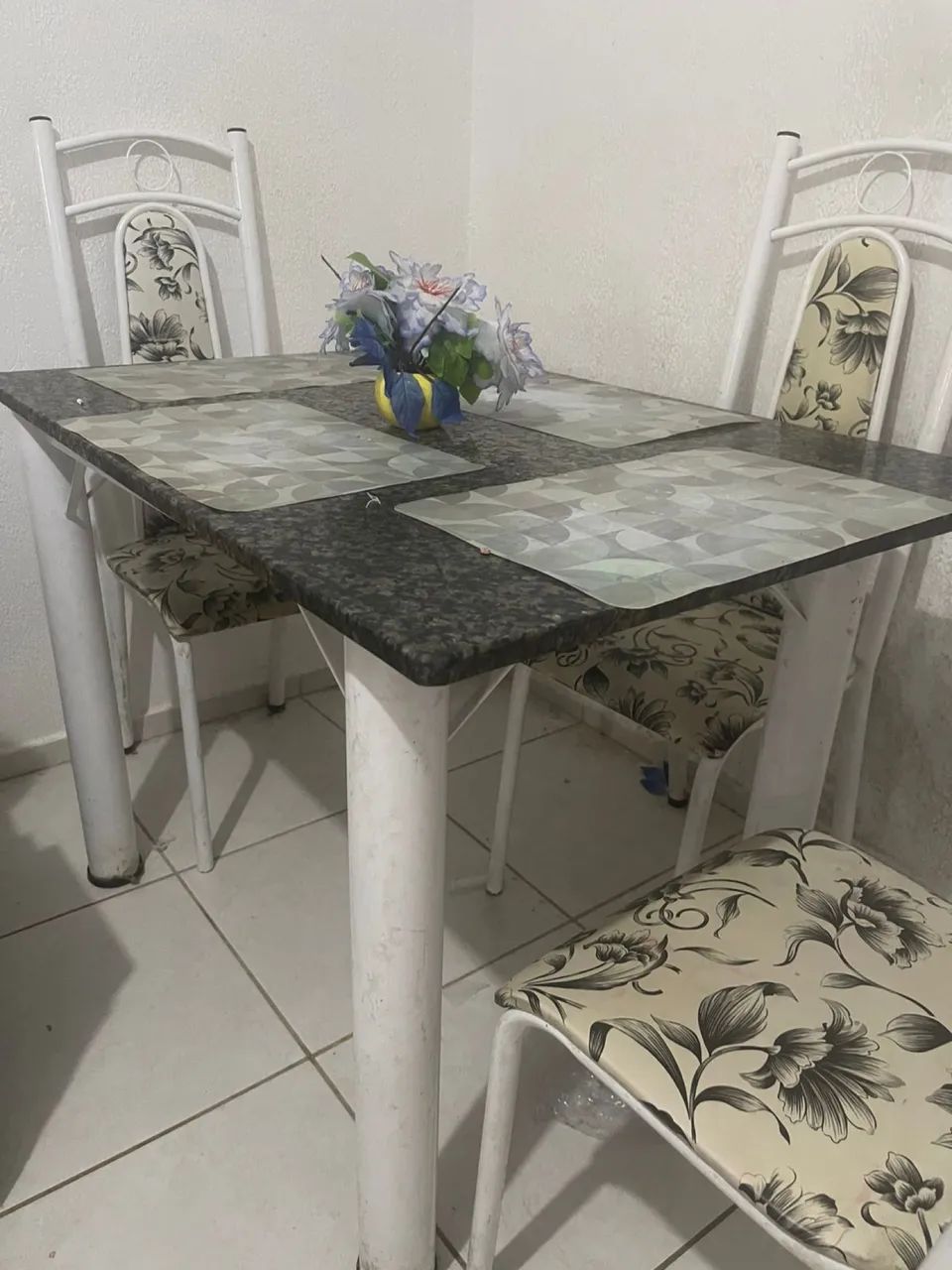 Mesa com 4 cadeiras - Foto 4