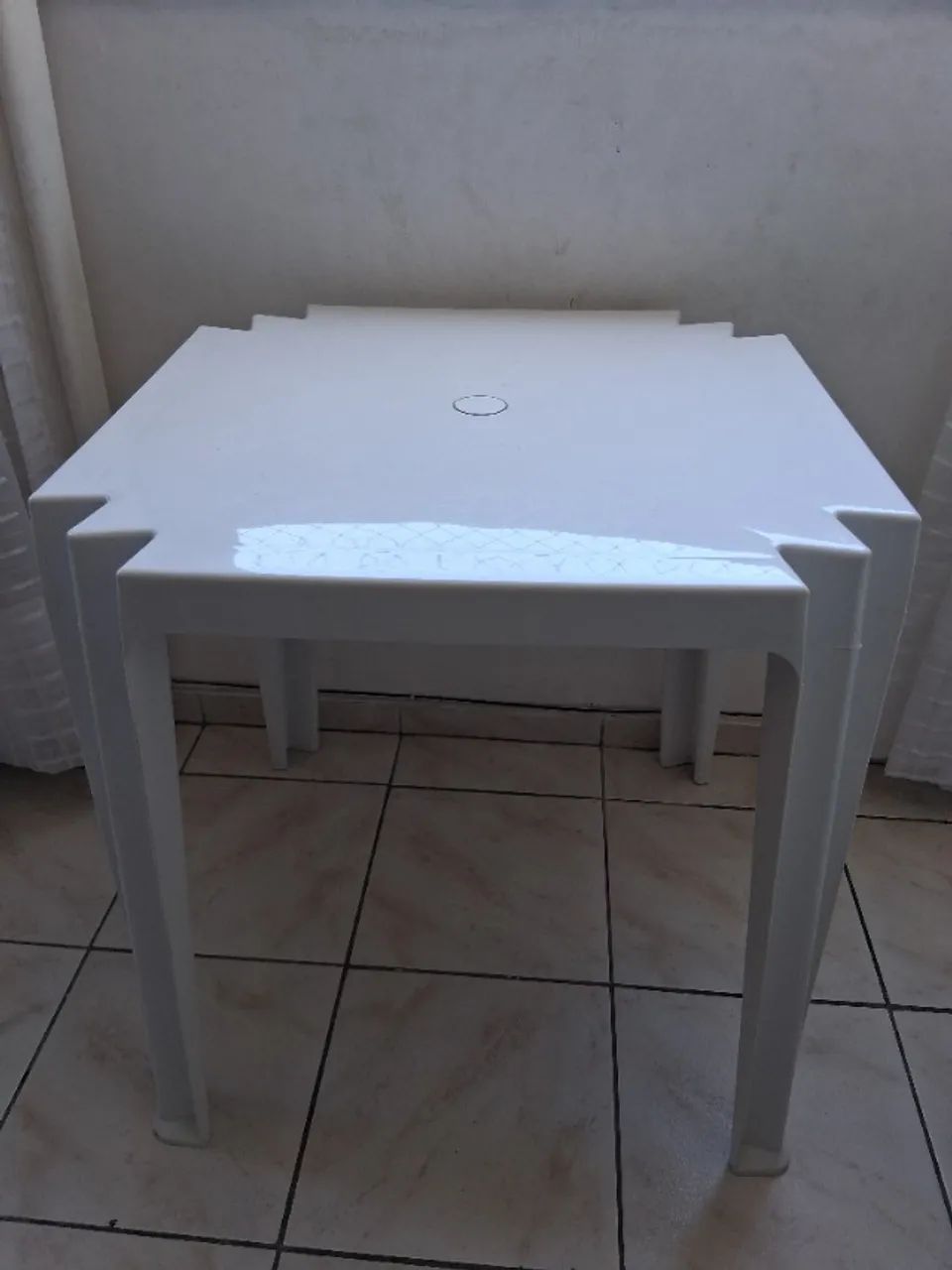 Mesa e cadeiras de plástico  - Foto 2