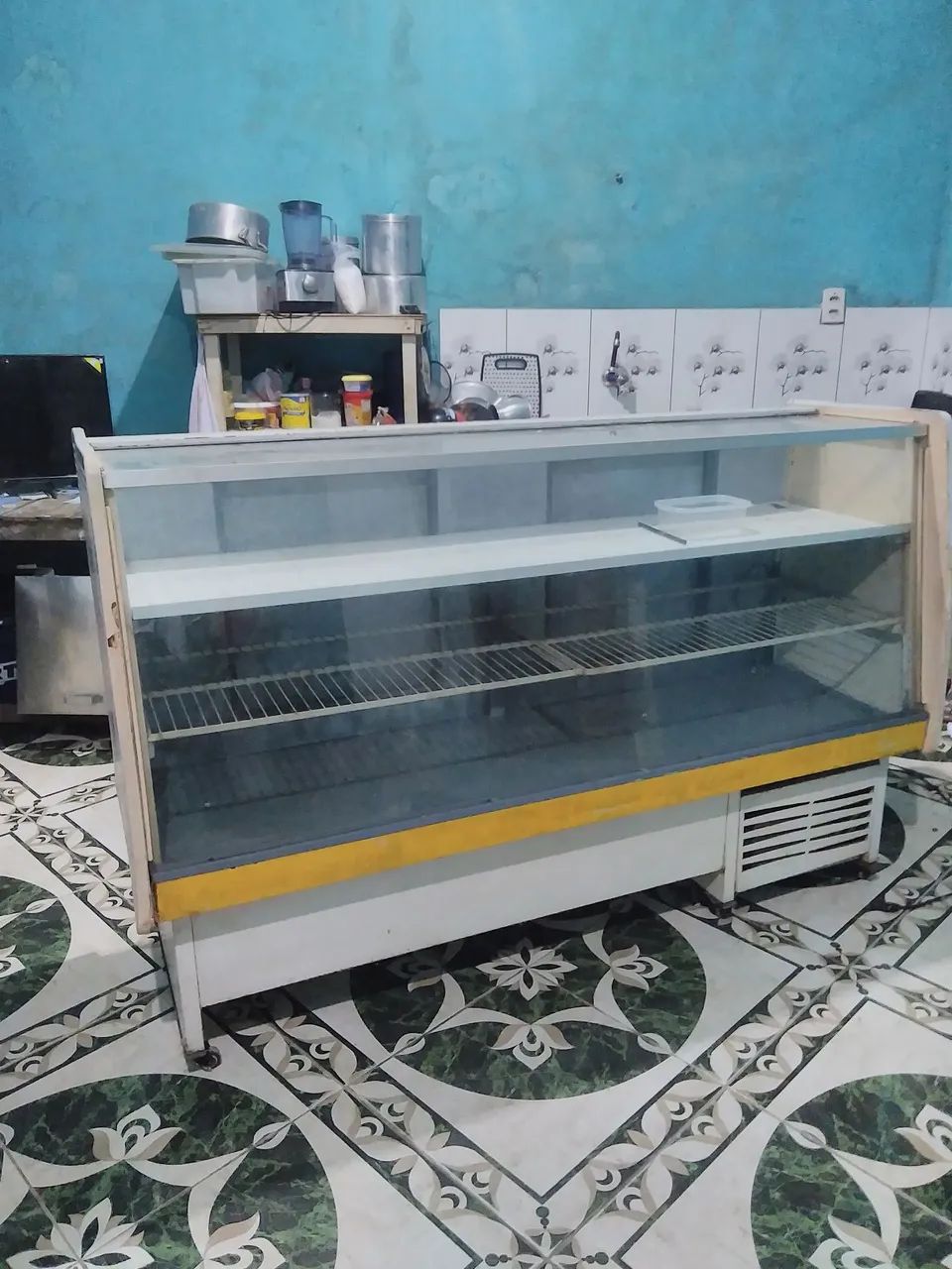 VENDE-SE ESSES ÍTENS. TRATAR IRMÃO LEON. *