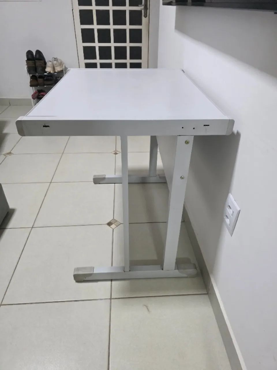 Mesa de escritório retangular cinza claro - Foto 2