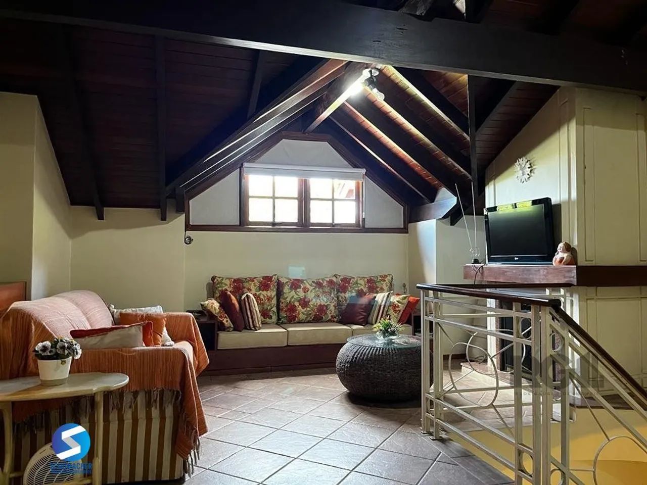 Cobertura duplex com 2 suítes e uma vaga para Comprar em Gramado.