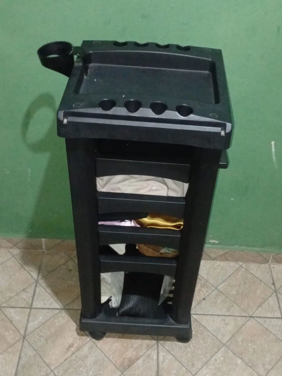 Vendo um carrinho de cabeleireiro 