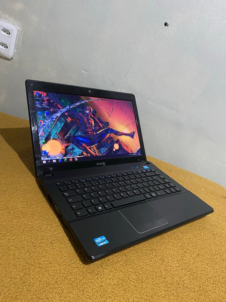 Notebook Cce Intel Core i3 / 4GB RAM / 500GB HD
