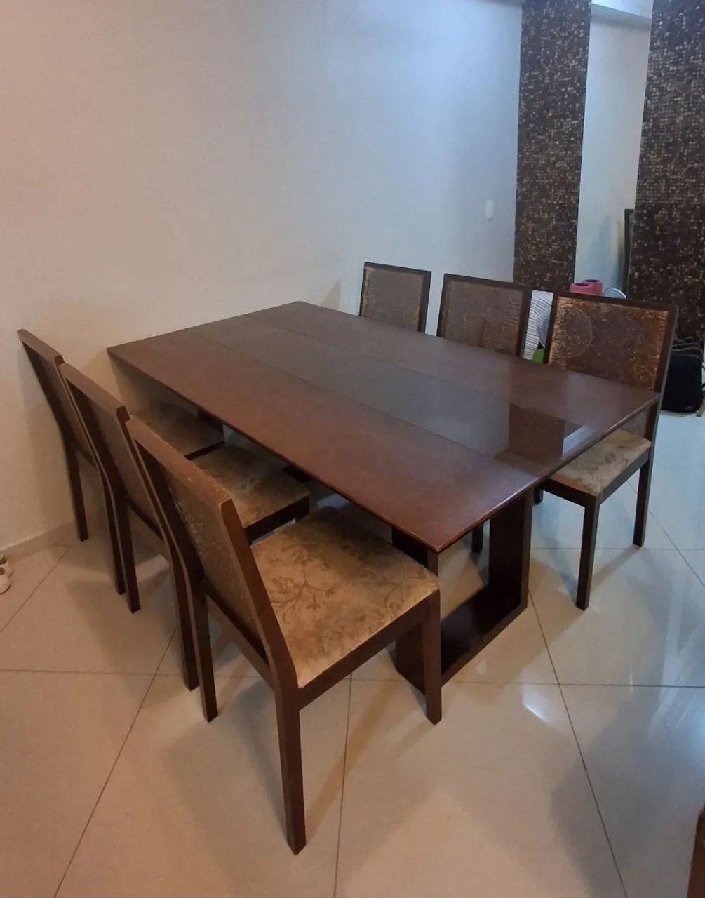 Mesa de jantar com 6 cadeiras