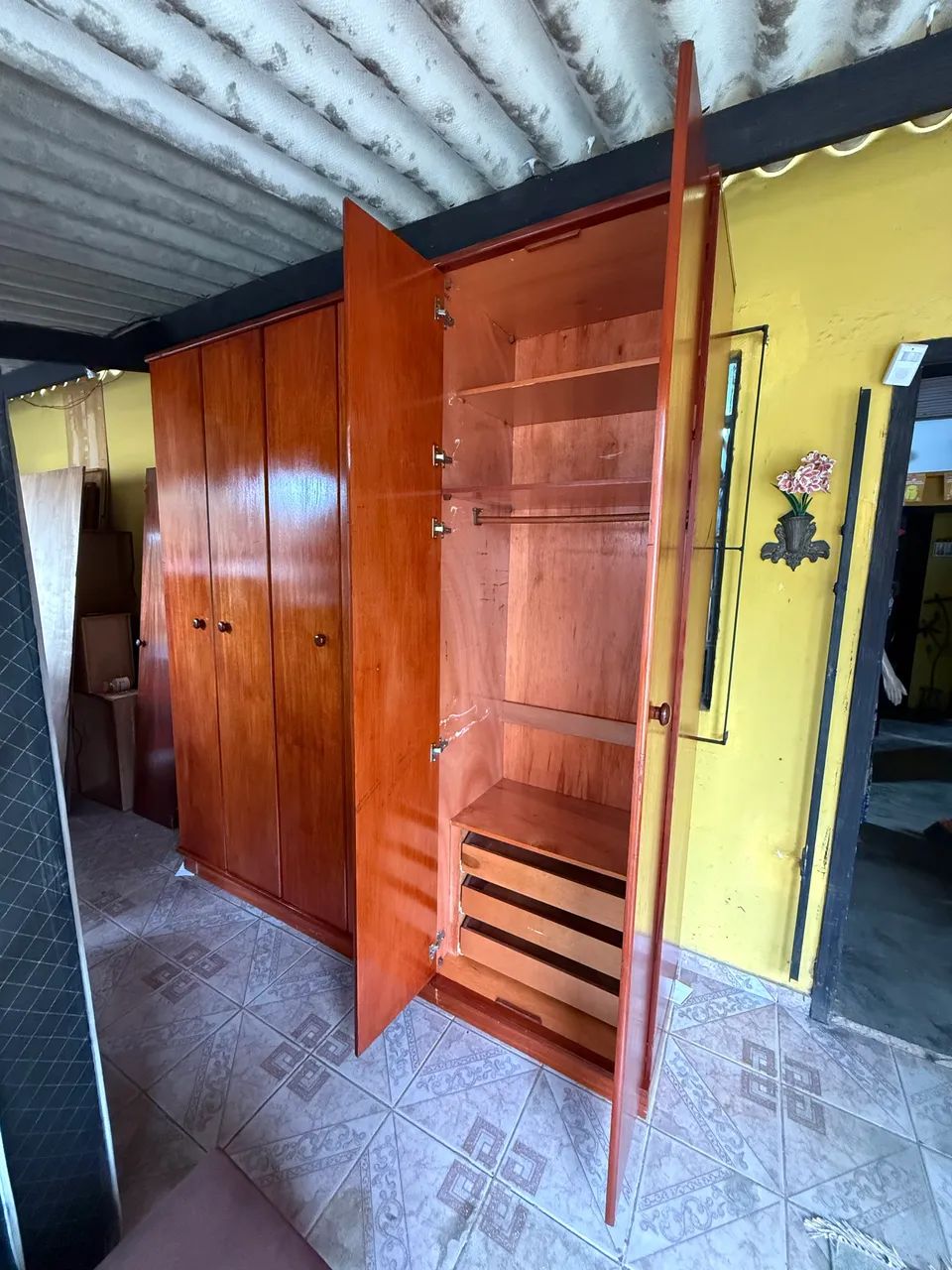 Guarda roupa em madeira - Foto 4