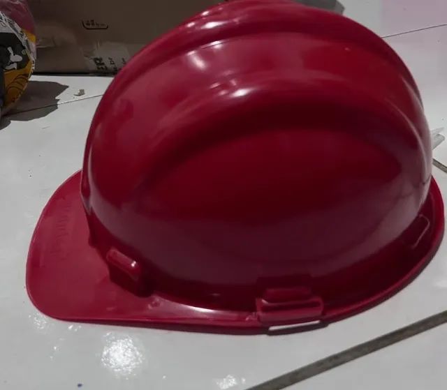 Capacete com carneira - Vermelho