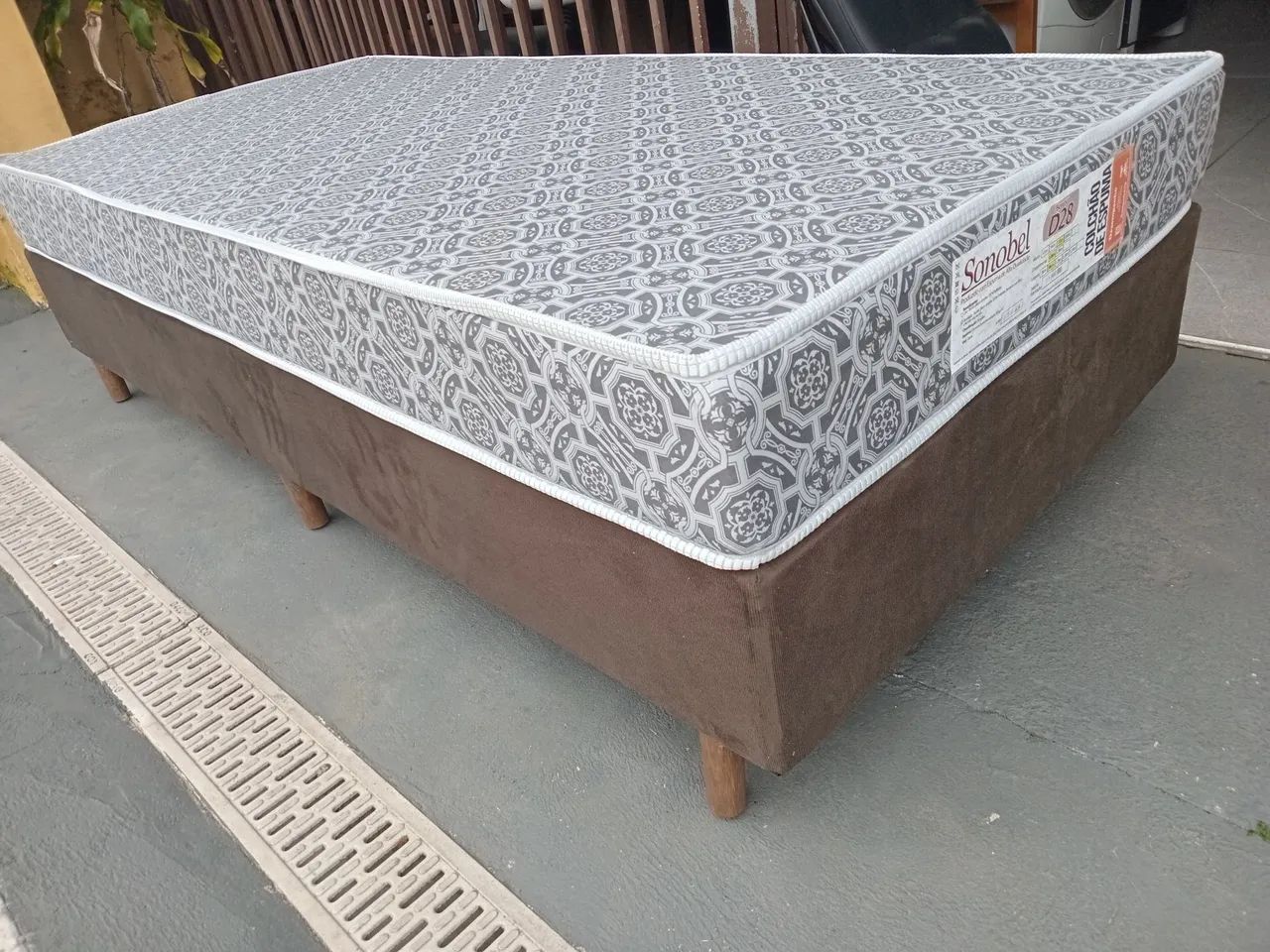Cama box solteiro de Espuma D28,nova.(Entrego)