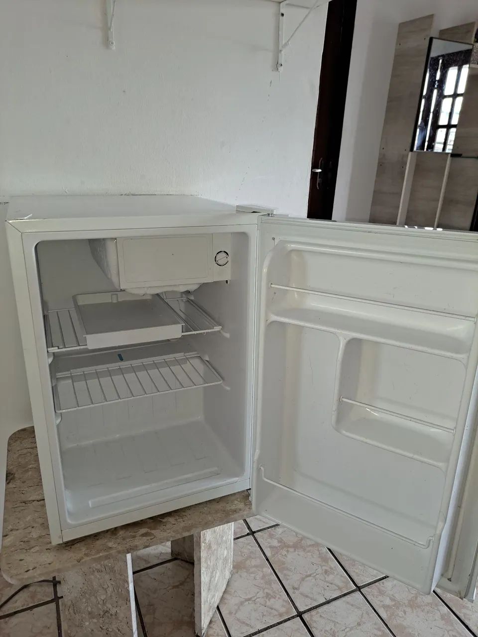 Frigobar 68 itros philco novíssimo 