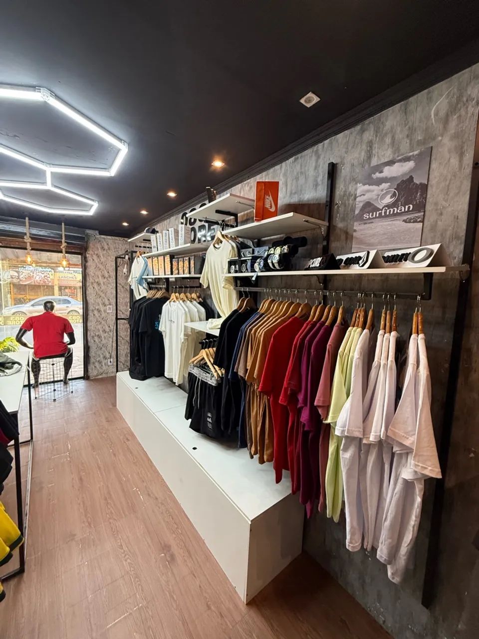 Arara de loja de roupa - Foto 3