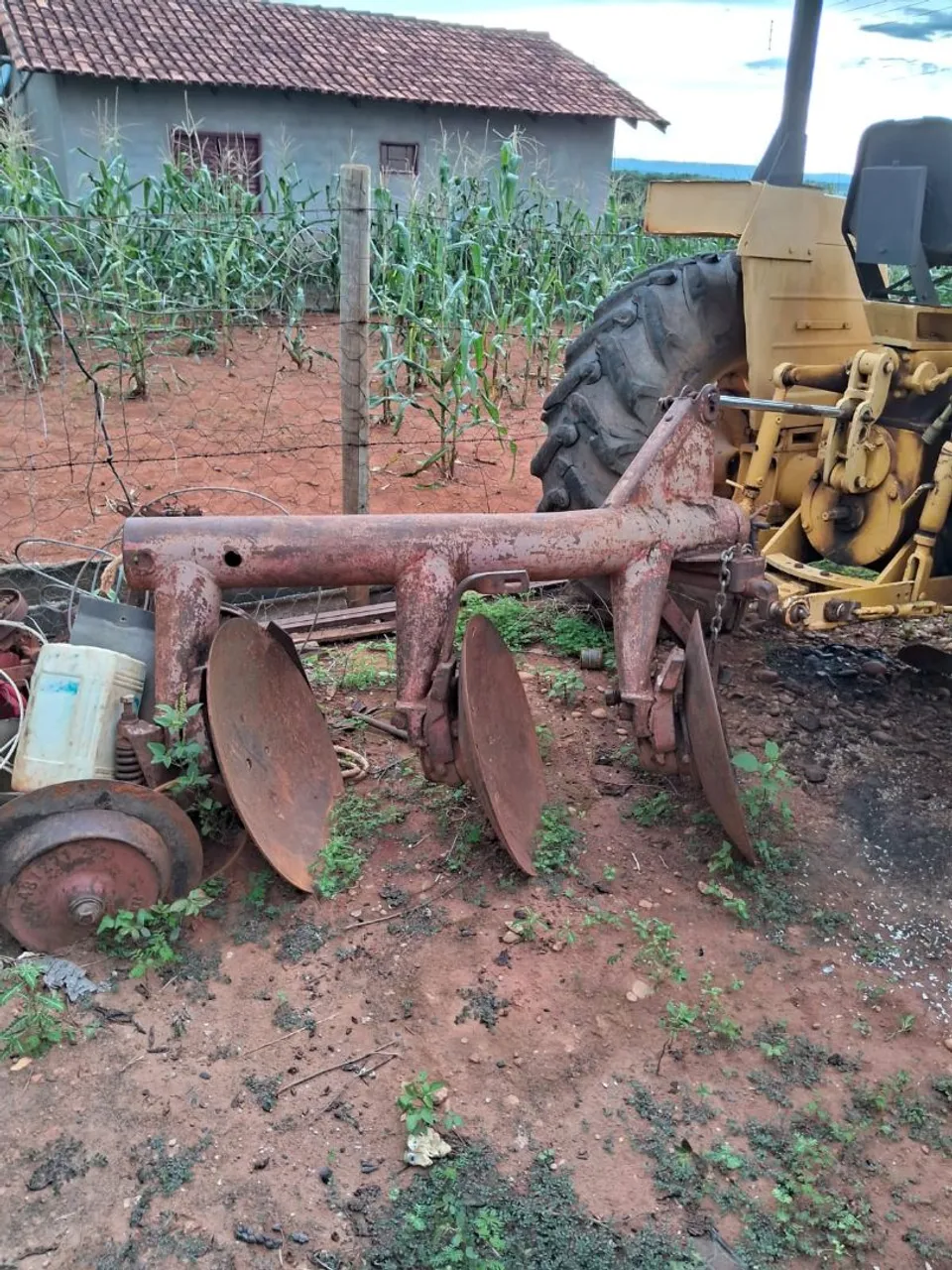Tratores e máquinas agrícolas - Aragarças, Goiás