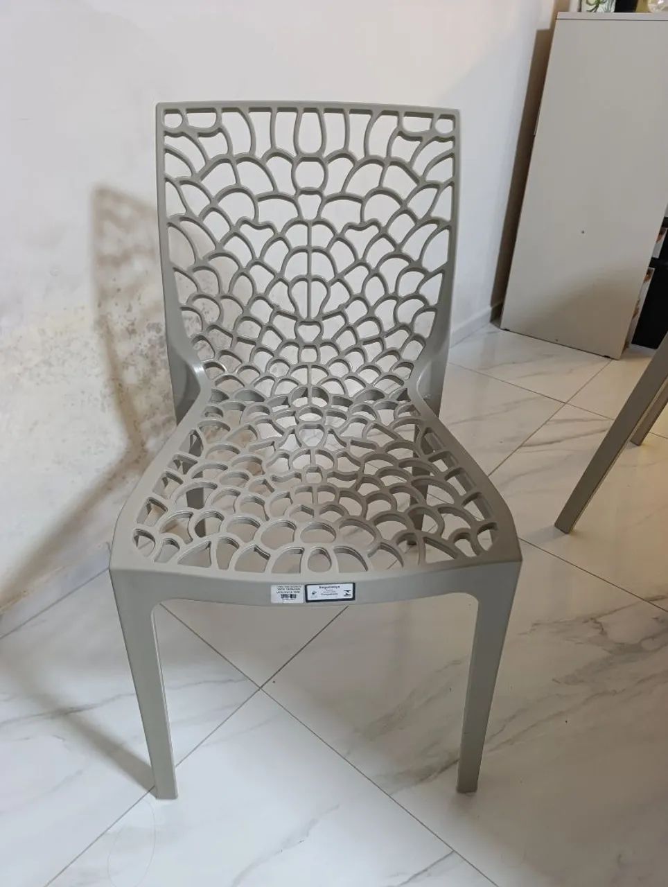 CONJUNTO DE MESA DE JANTAR COM 4 CADEIRAS - MADEIRA MACIÇA  - Foto 3