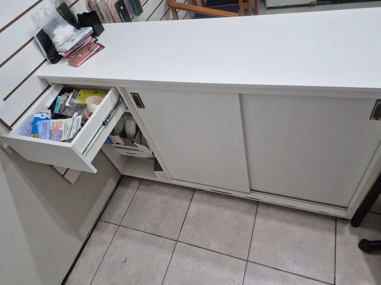 Balcão vitrene para loja MDF