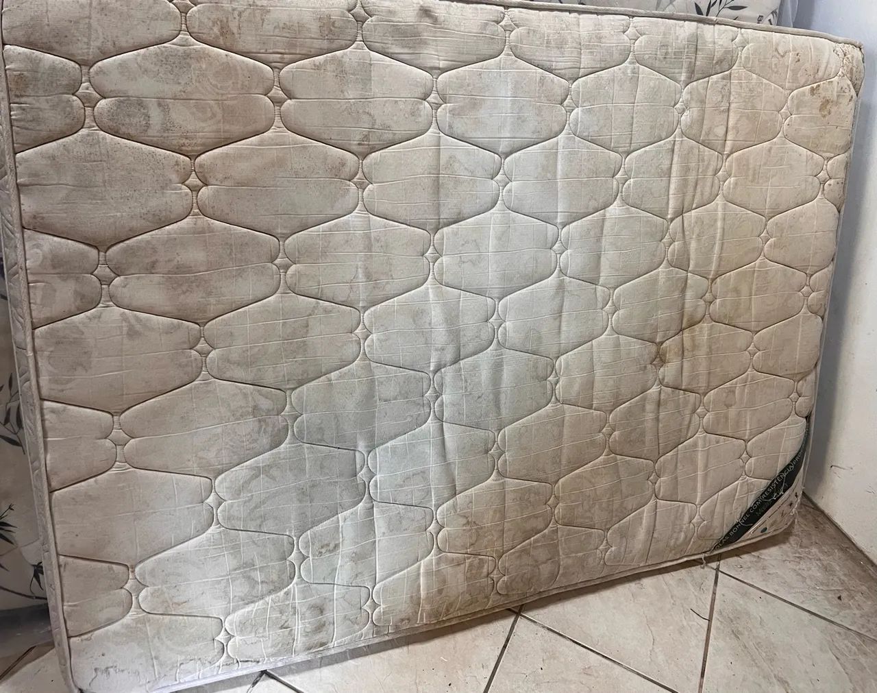Vendo cama box casal usada 