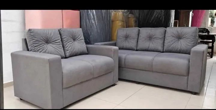 Vendo um conjunto de sofá 3 e 4 lugares  - Foto 2