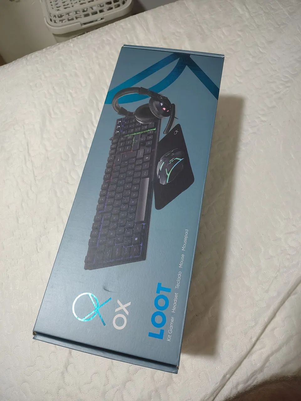 KIT WITH MOUSE, KEYBOARD, AND MOUSE PAD, NEVER USED.431117402742476800