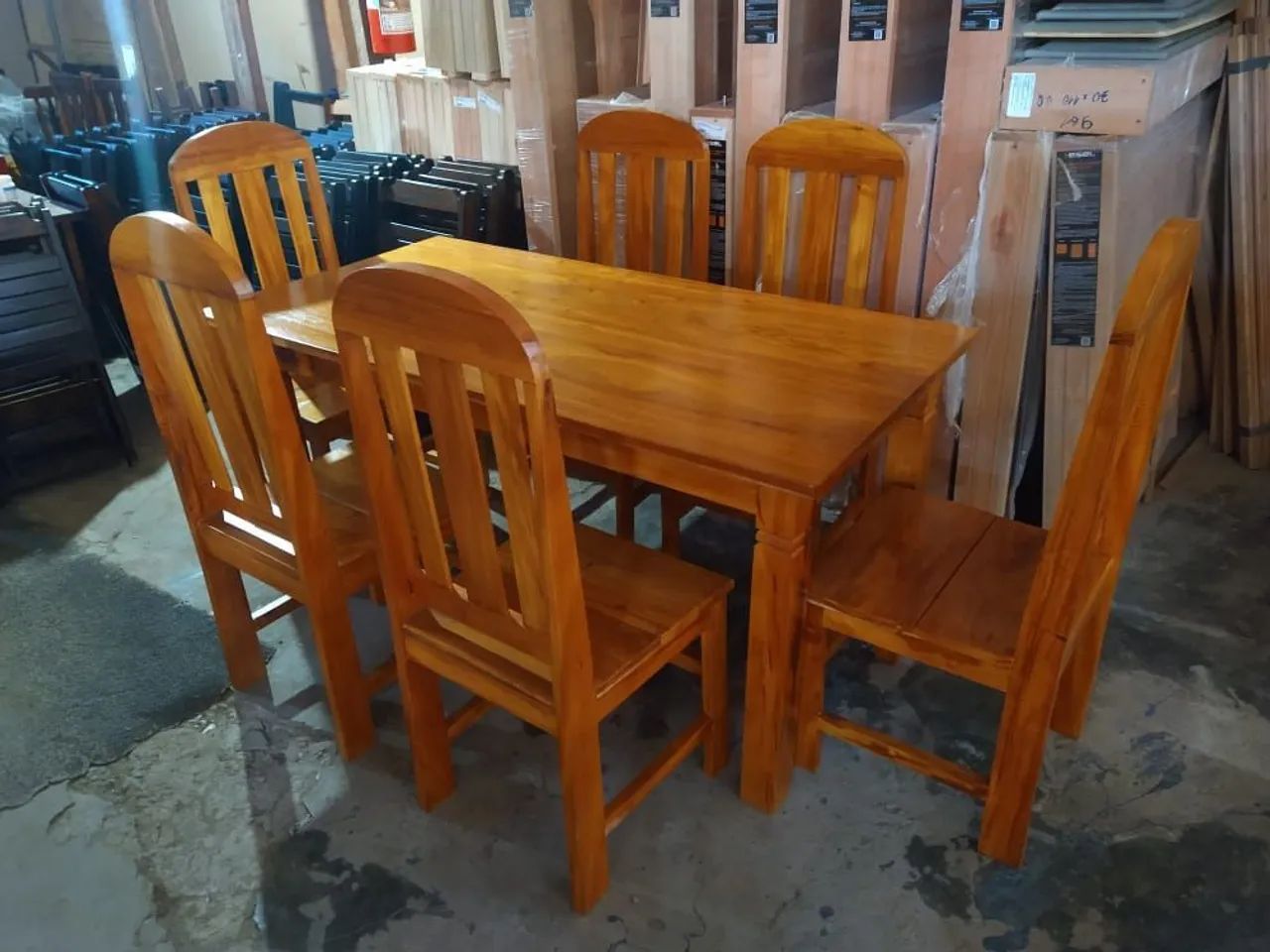 Mesa de jantar  em madeira maciça * zap