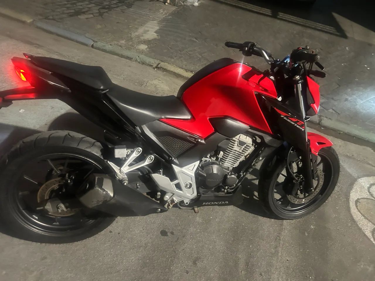 Cb 300f 2023 - Foto 2
