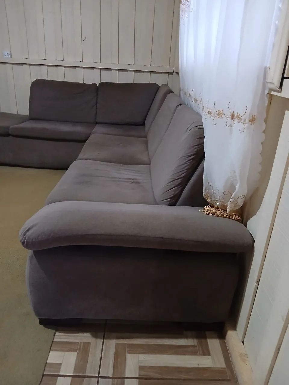 A venda um lindo sofá de canto super confortável tecido  sued - Foto 2
