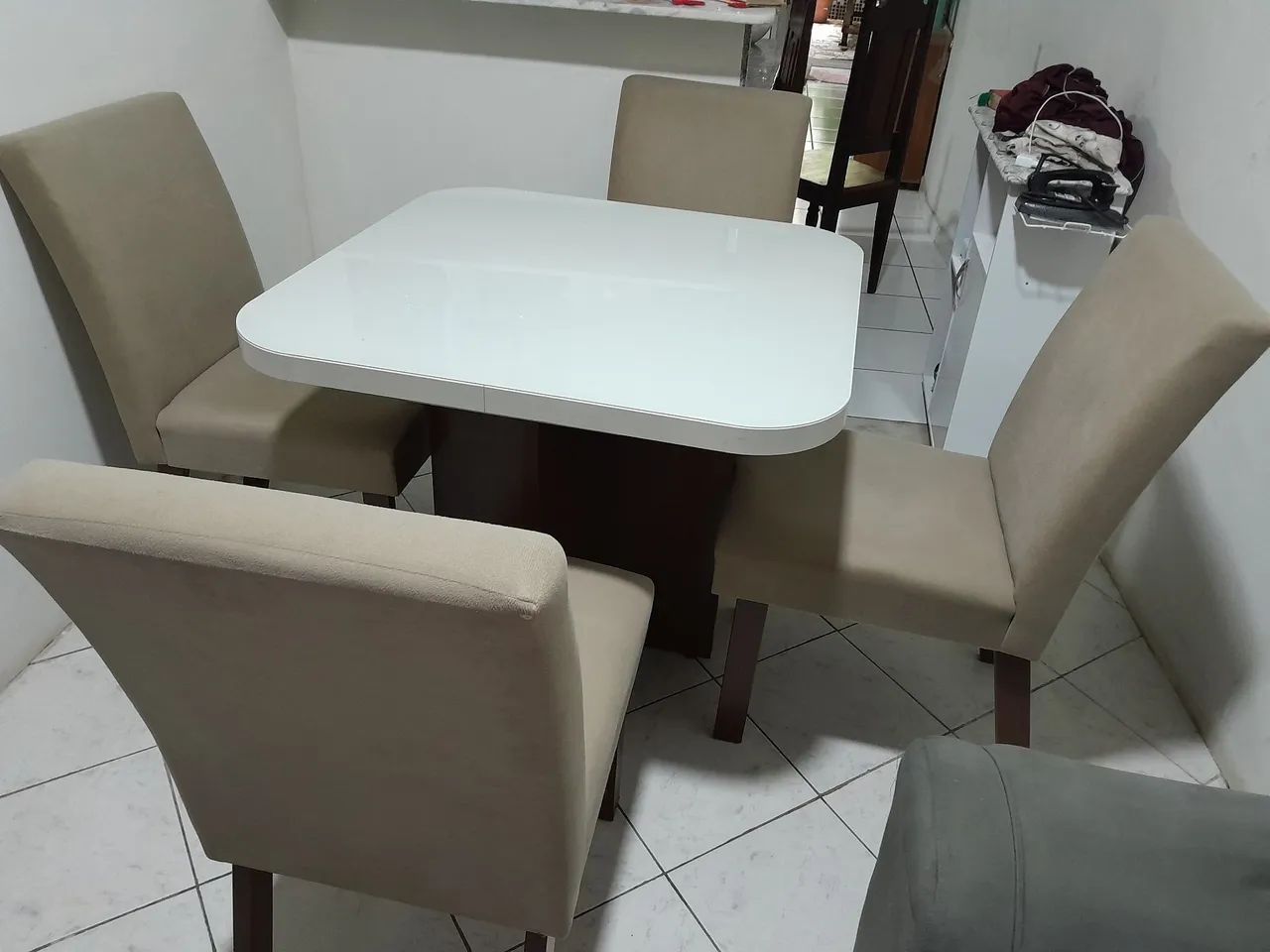 Mesa de jantar 4 cadeiras seminova - Foto 2