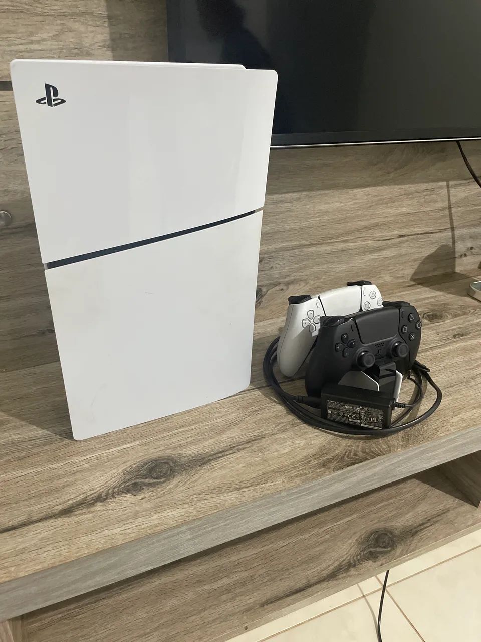 Ps5 e 2 controles mais suporte de carregamento  - Foto 3