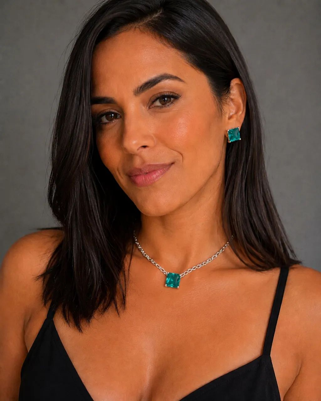 Conjunto colar e brinco pedra verde zircônia 