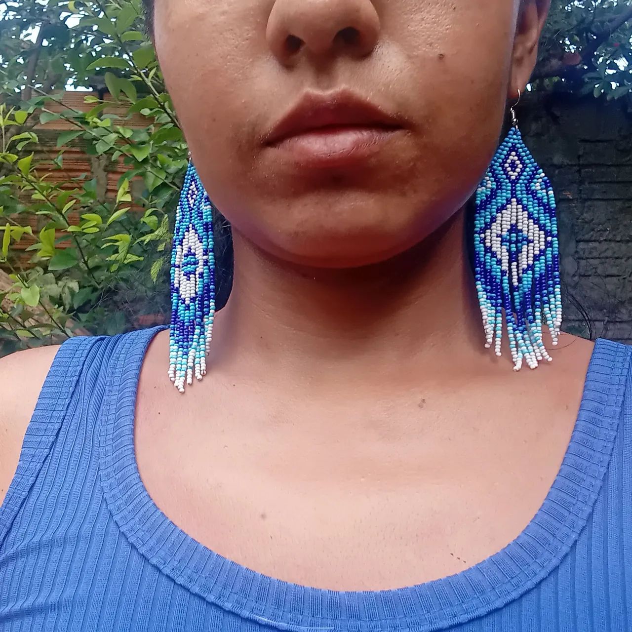 Brinco azul de miçangas  - Foto 2