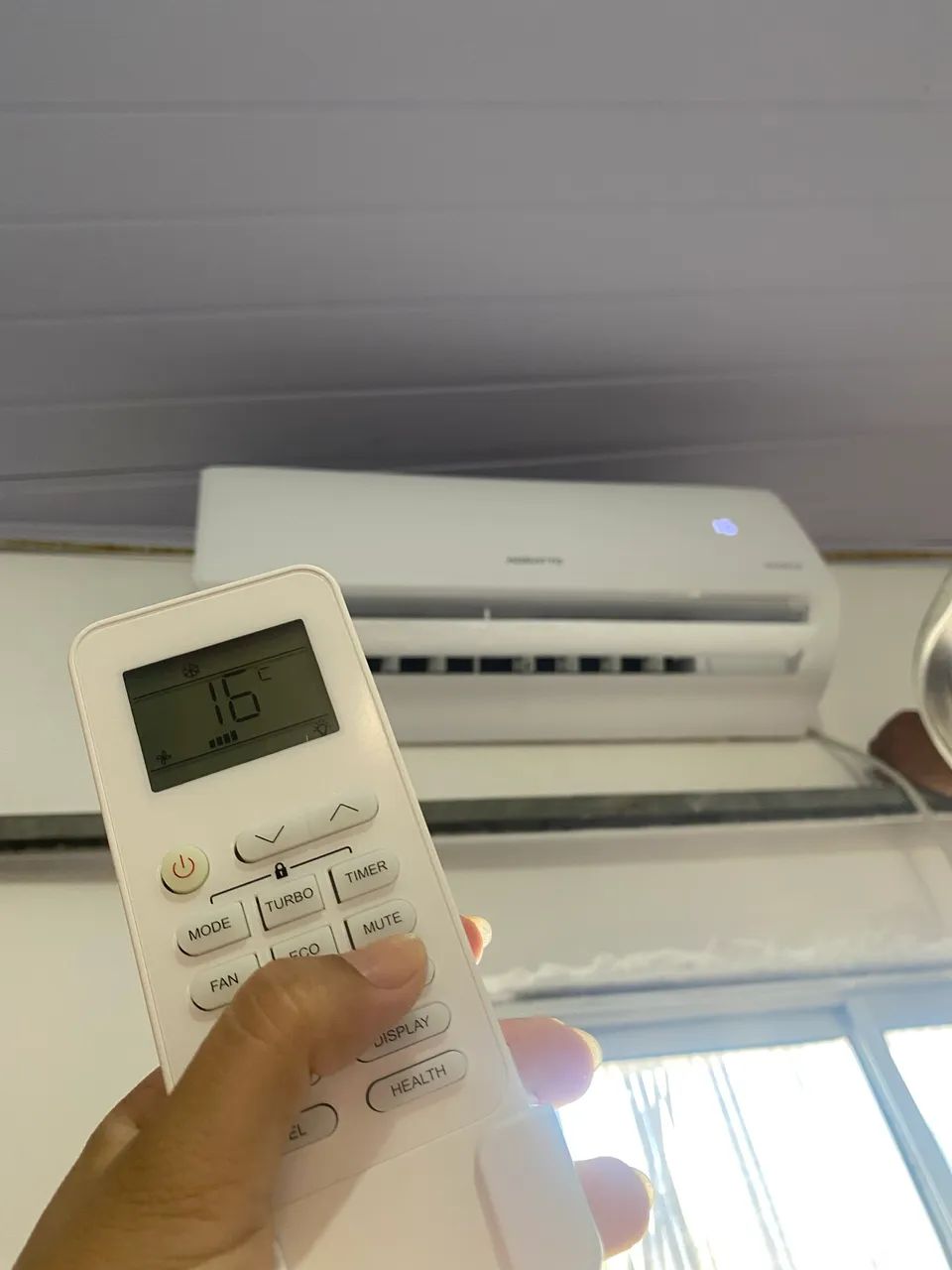 Ar condicionado semi novo excelente