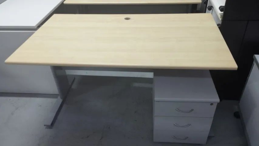 Mesa De Escritório Marfim Com Armazenamento Em Gaveteiro - Foto 5