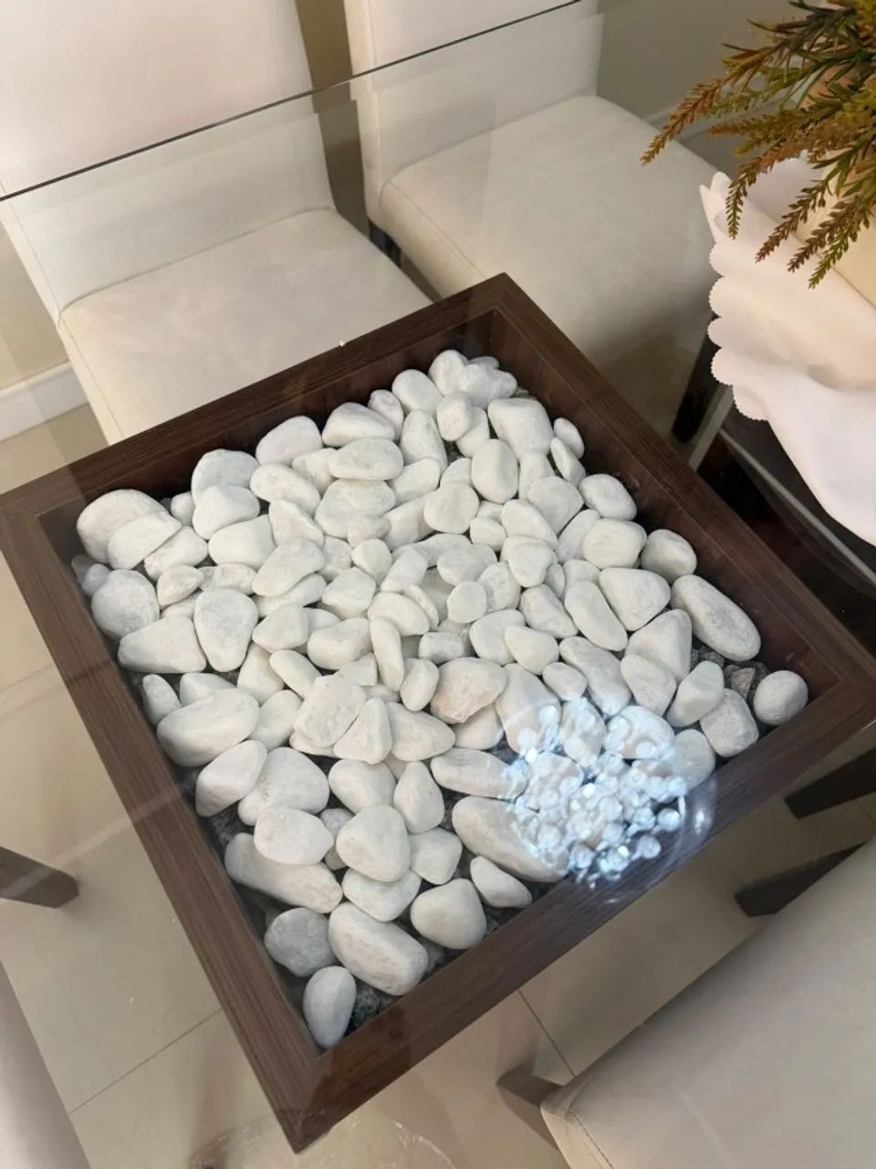 MESA DE JANTAR COM 6 CADEIRAS - LINDA E ELEGANTE - Foto 2
