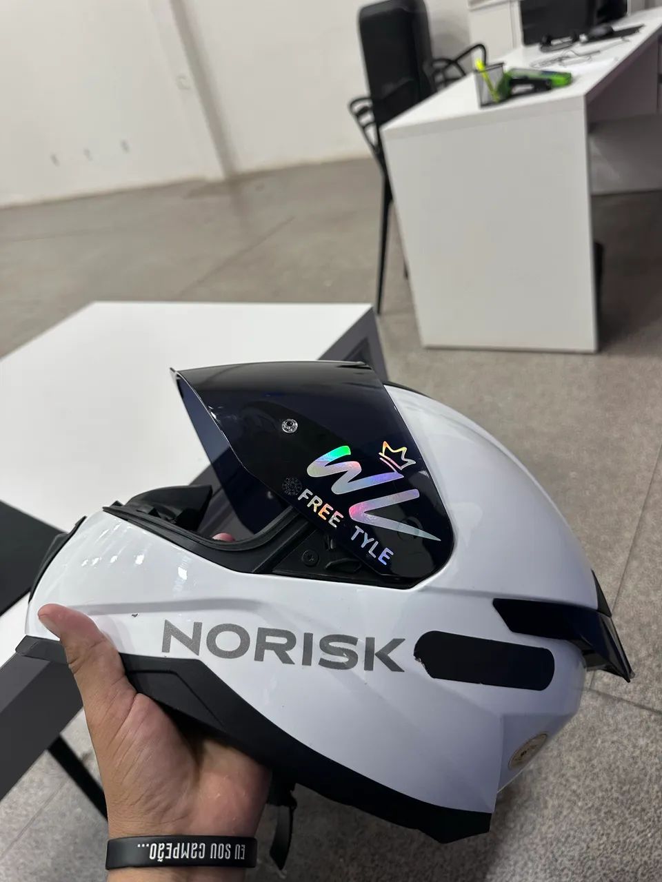 Vende-se Capacete NORISK SEMI NOVO - Foto 2