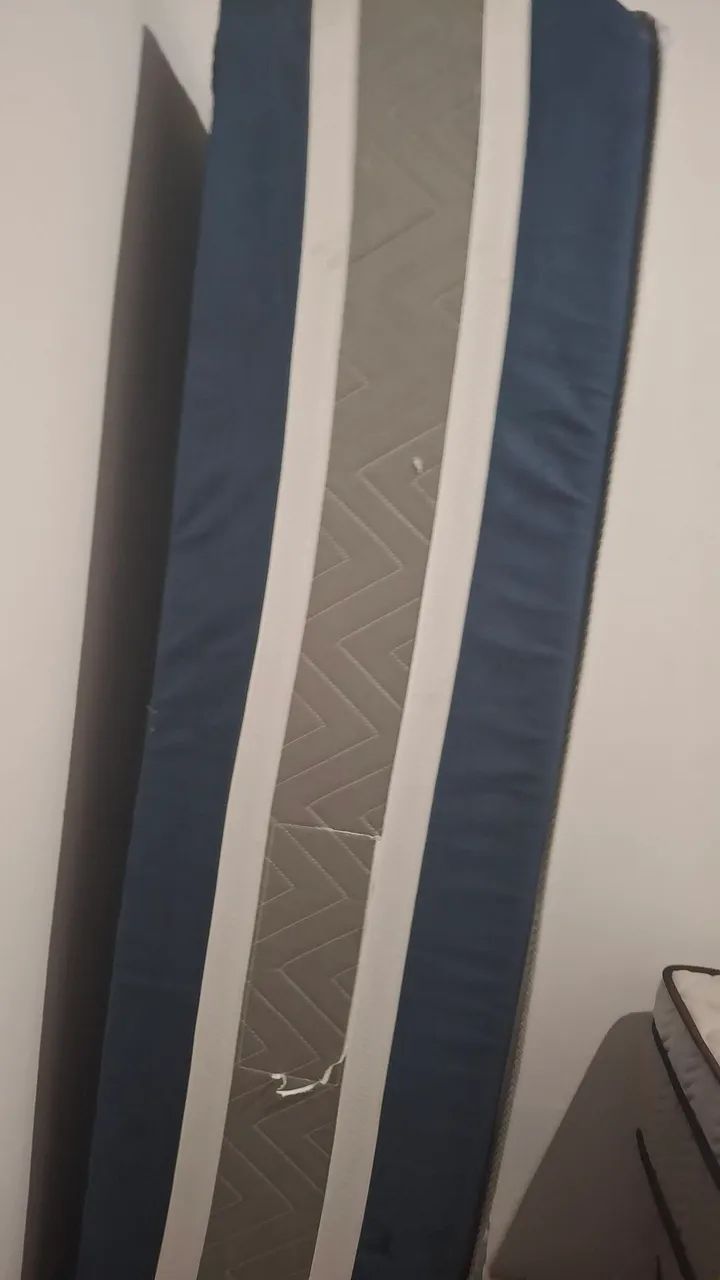 Vendo cama box de solteiro em perfeito estado 