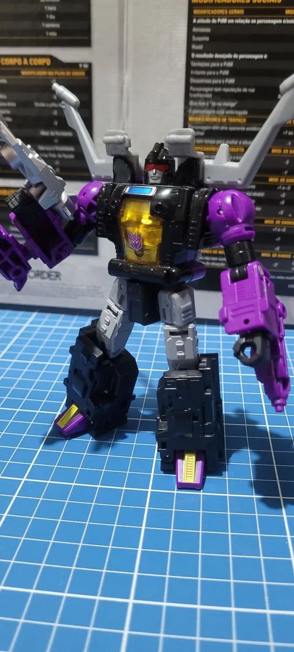 Transformers Legacy Evolution Deluxe Class Shrapnel