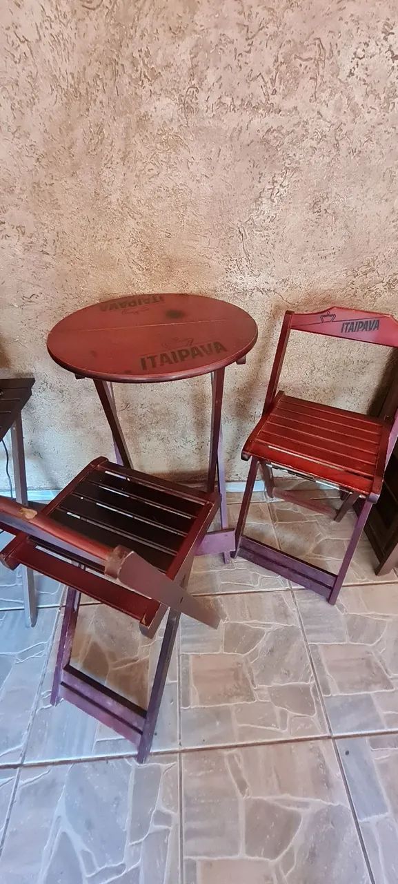 Mesa bistro com cadeiras