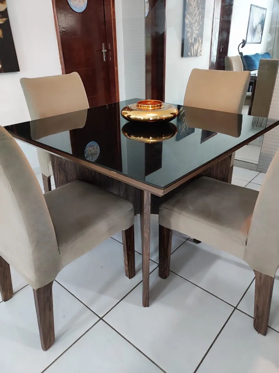 Mesa com 4 cadeiras 